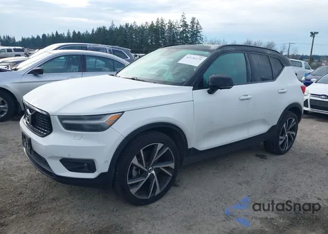 2022 Volvo Xc40 T5 R-Design z USA, uszkodzony, nr VIN YV4162UM0N2714151